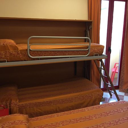 Hotel Fiorella Сенигаллия Номер фото