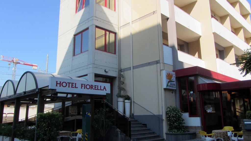 Hotel Fiorella Сенигаллия Экстерьер фото