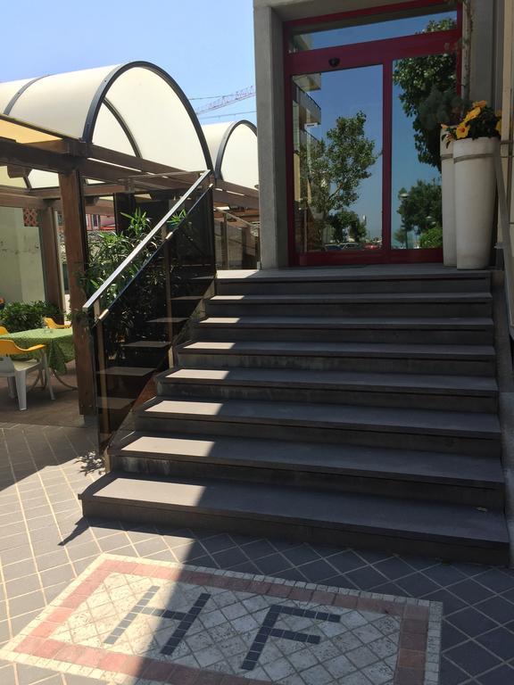 Hotel Fiorella Сенигаллия Экстерьер фото